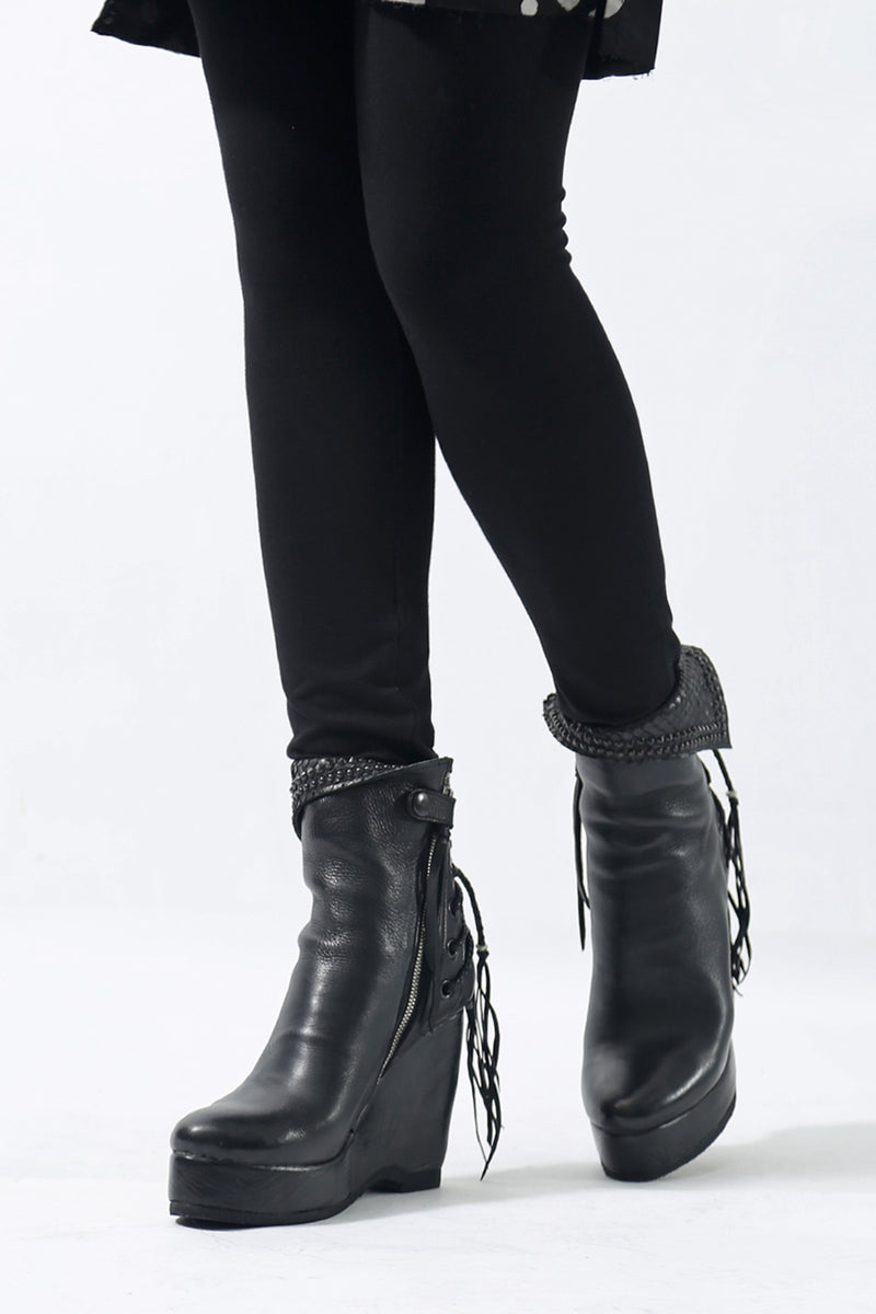 1602-BO02L Crush Braided Boots