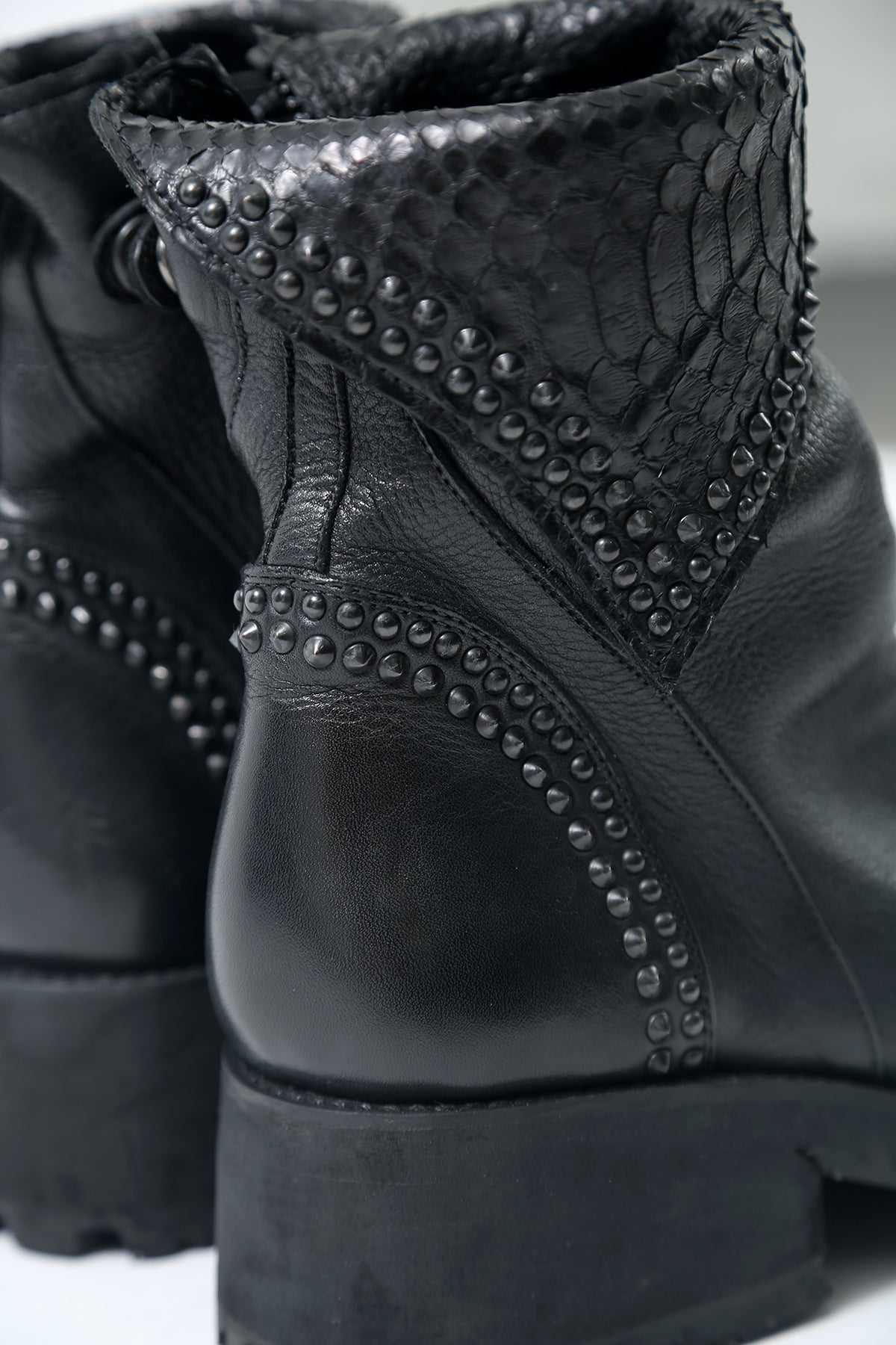 1602-BO03 Crush Short Boots