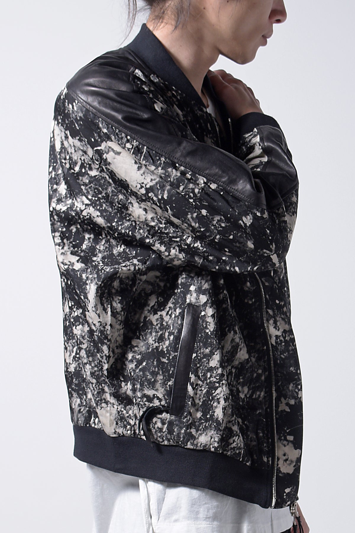 2202-JK04B Flake Discharged Dolman