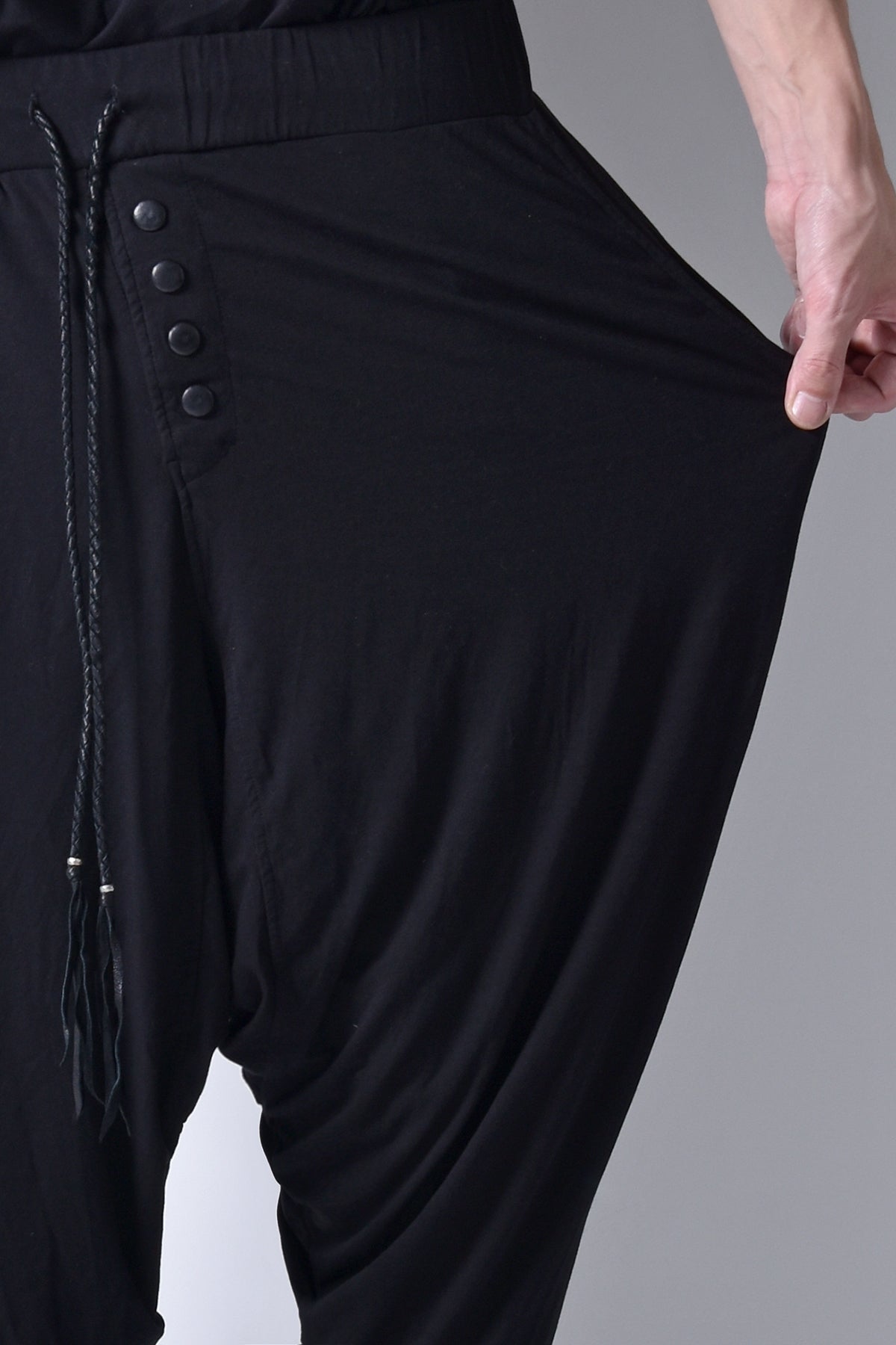 2101-PT04A Viscose Triangle Pants 02