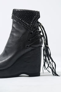 1602-BO02L Crush Braided Boots