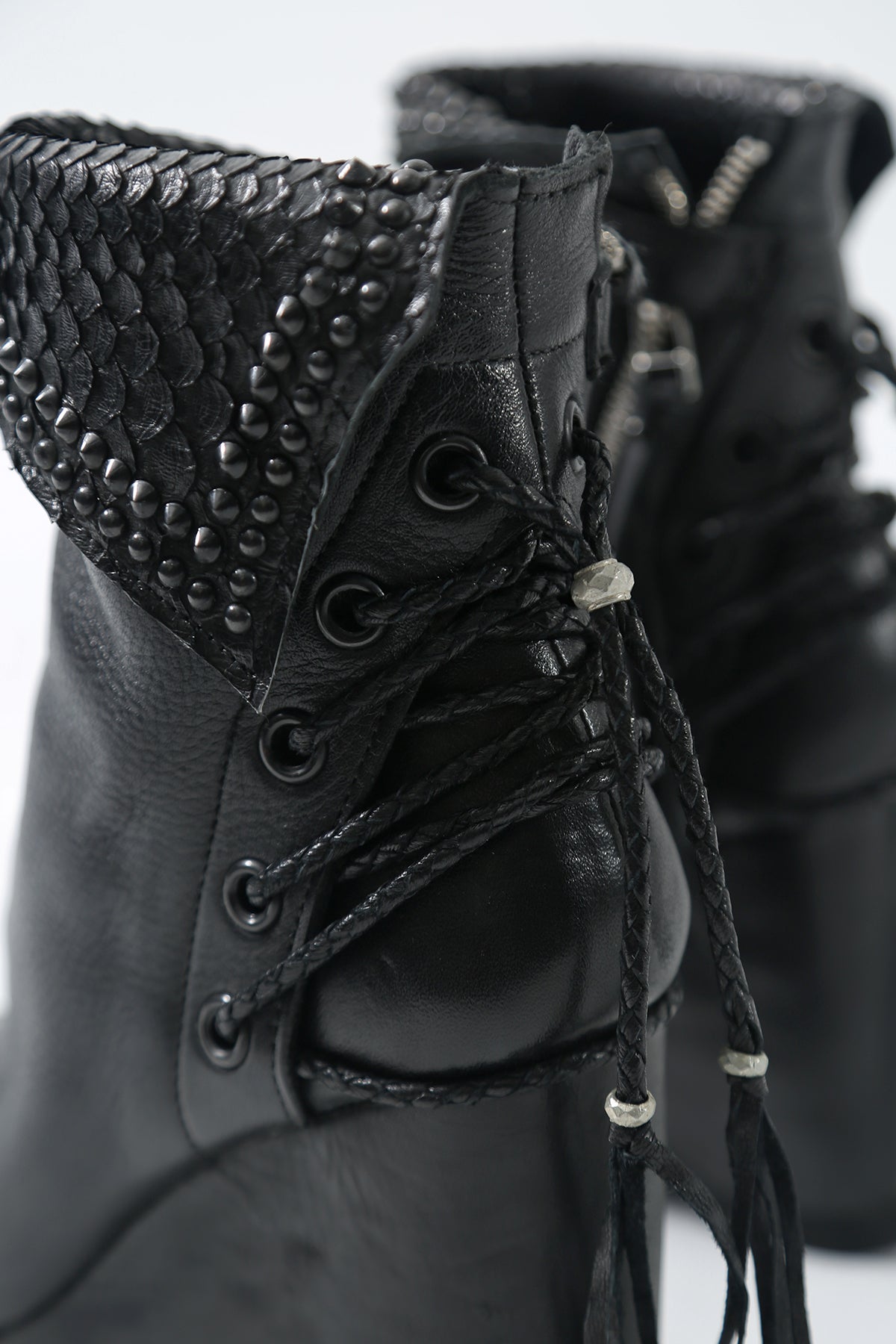 1602-BO02L Crush Braided Boots