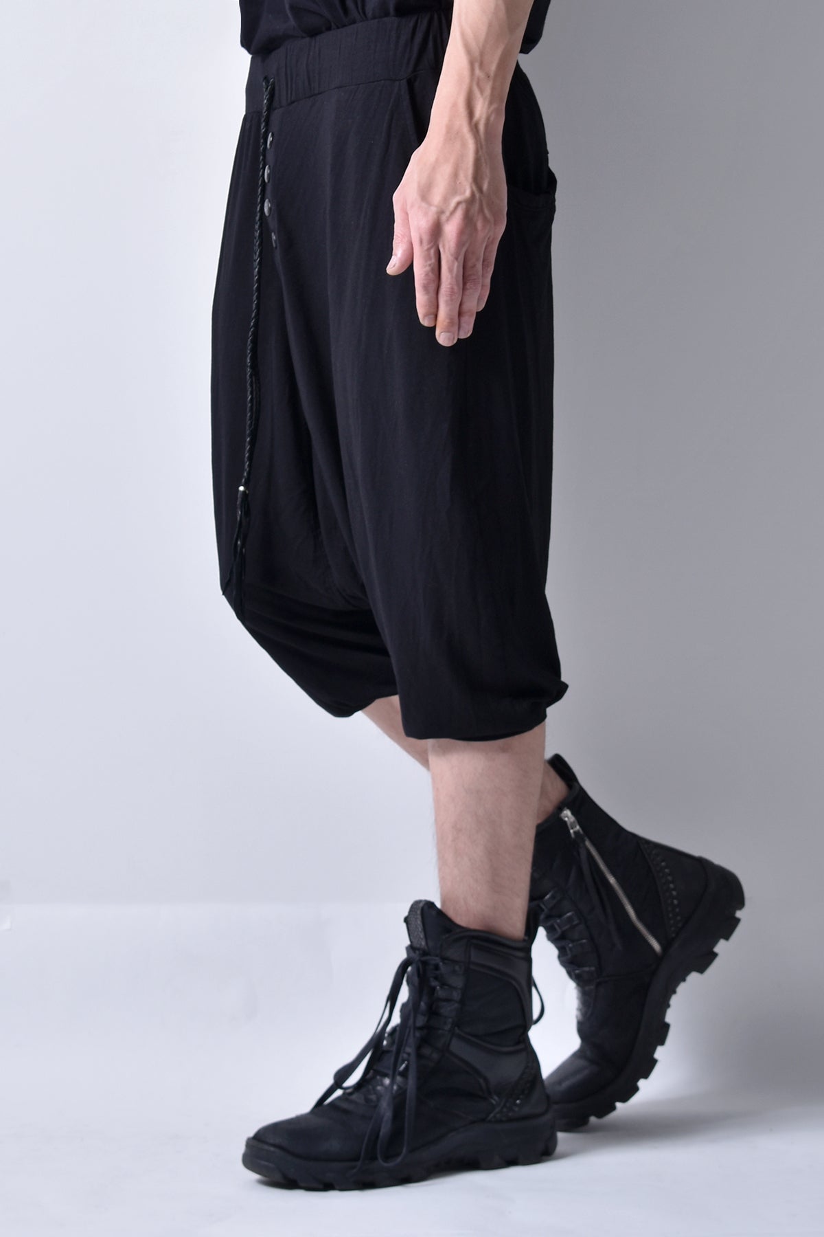 2101-PT04A Viscose Triangle Pants 02