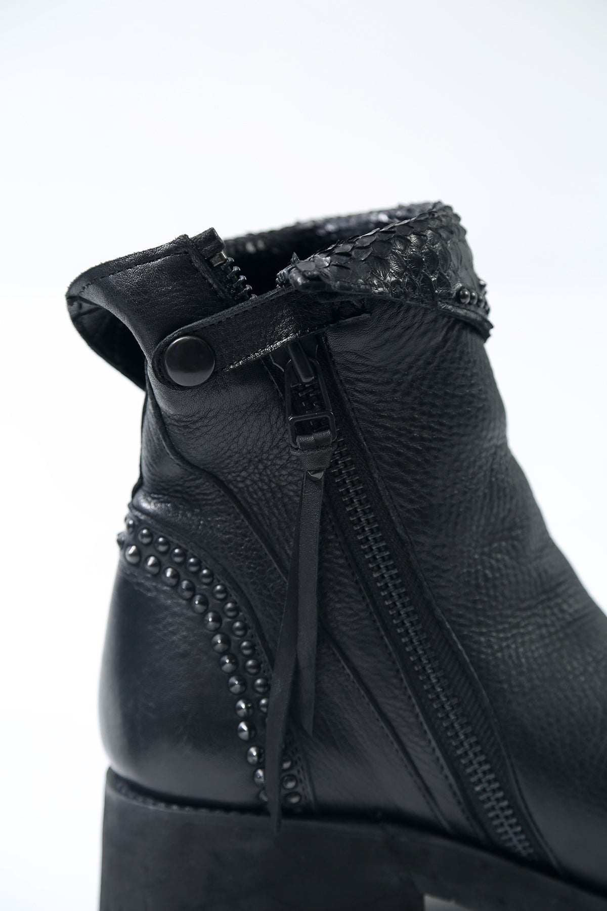 1602-BO03 Crush Short Boots