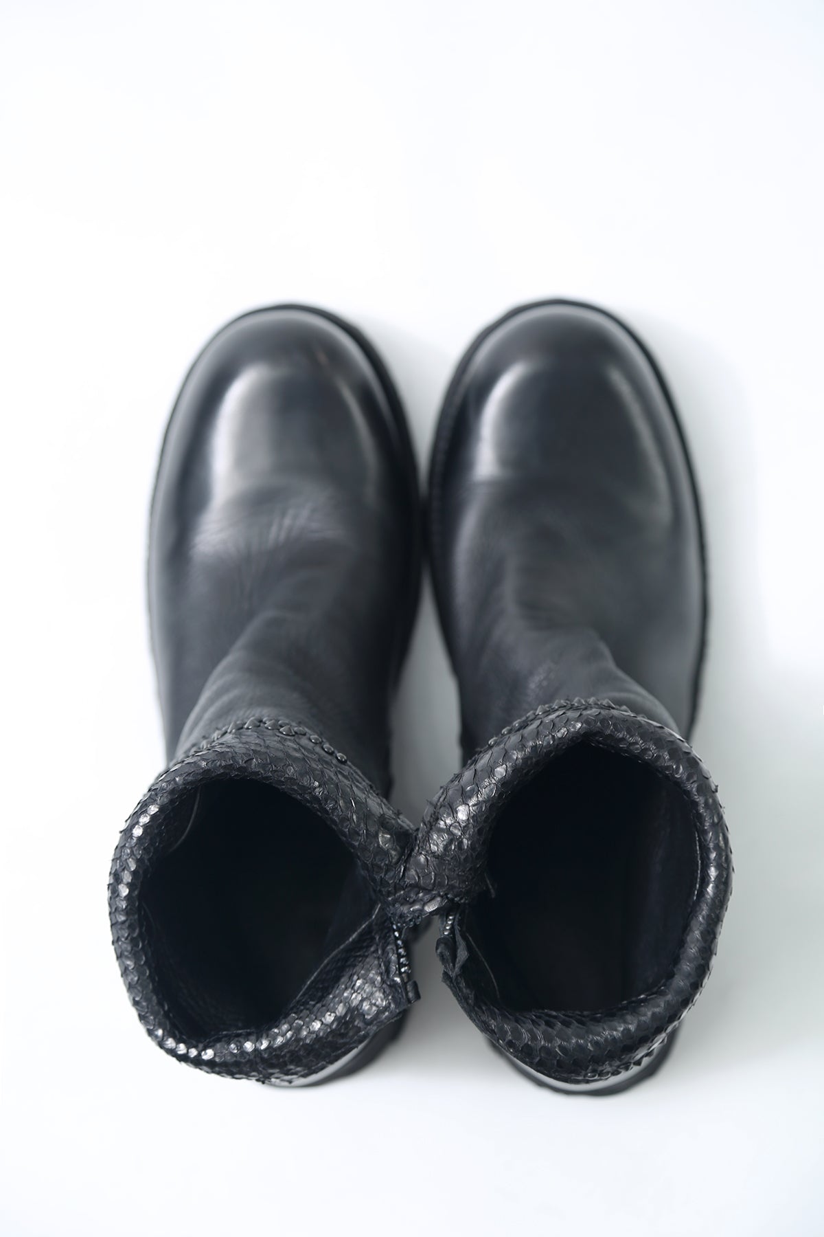 1602-BO03 Crush Short Boots