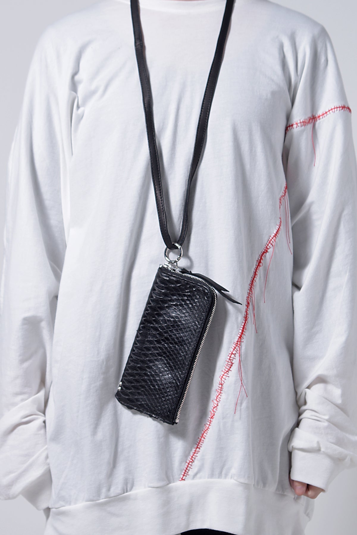 2202-W05B Drop Purse 02 Black