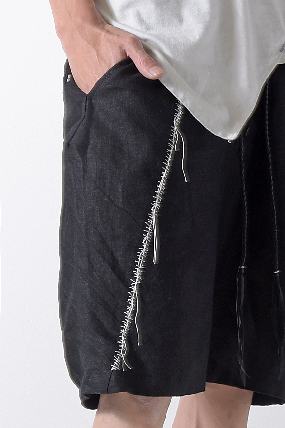 2201-PT04A Hand Stitched Linen Shorts 01 Black