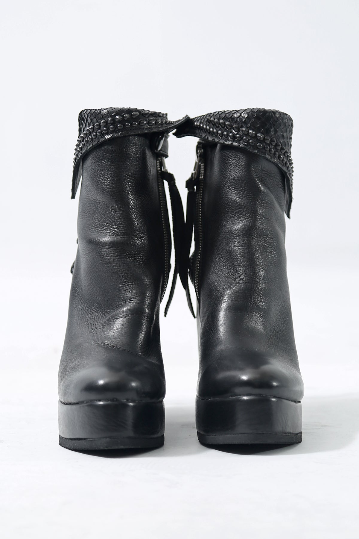 1602-BO02L Crush Braided Boots