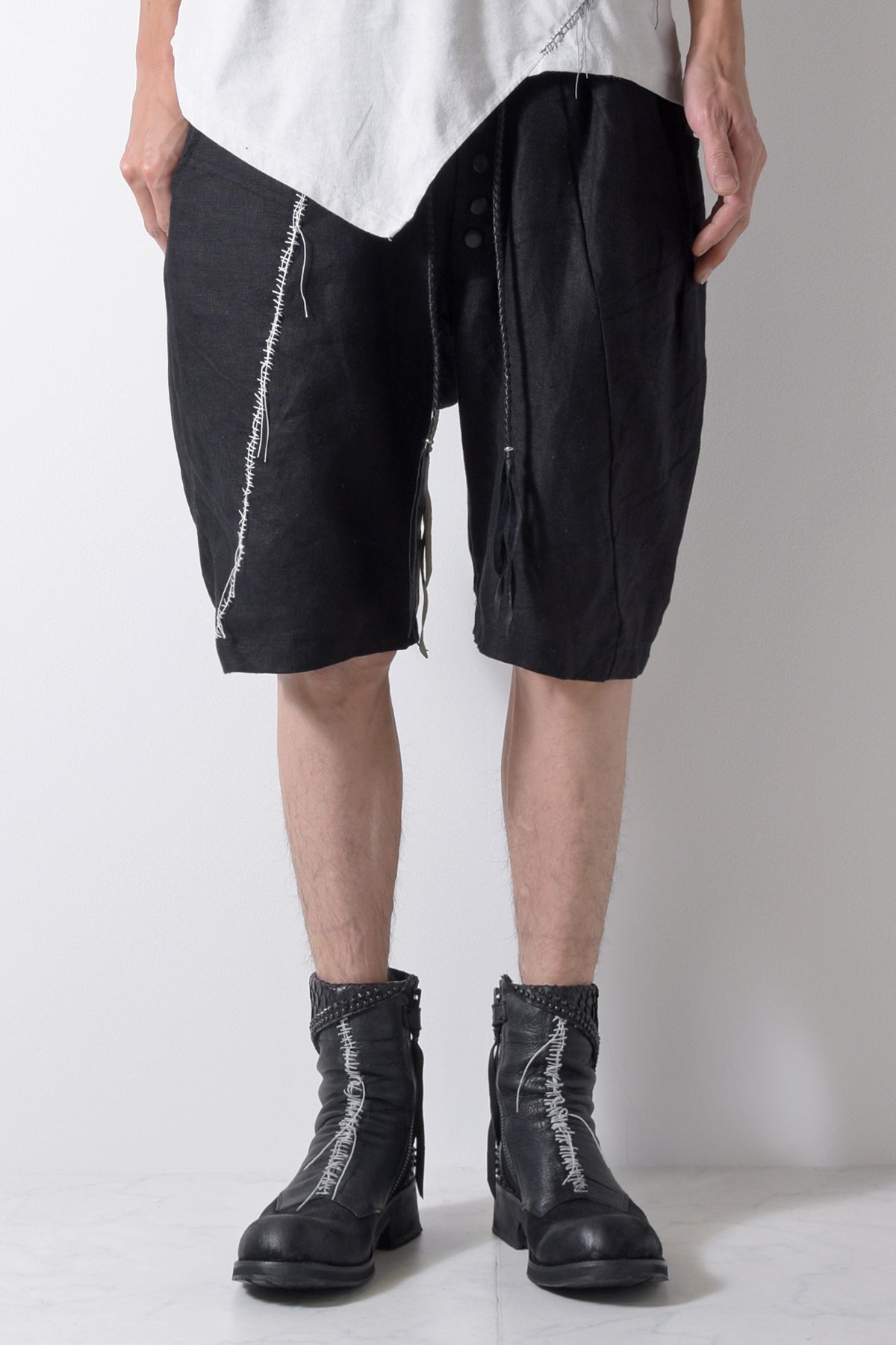 2201-PT04A Hand Stitched Linen Shorts 01 Black