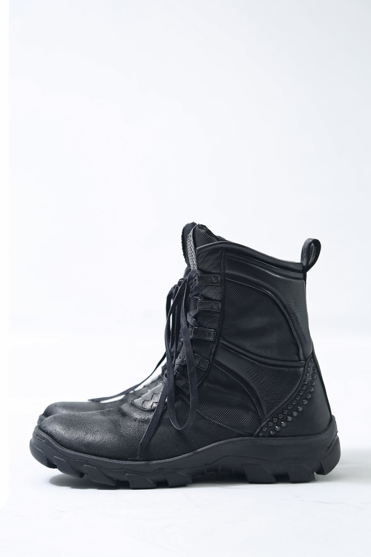 1801-BO08 Black Metal Sneaker 03