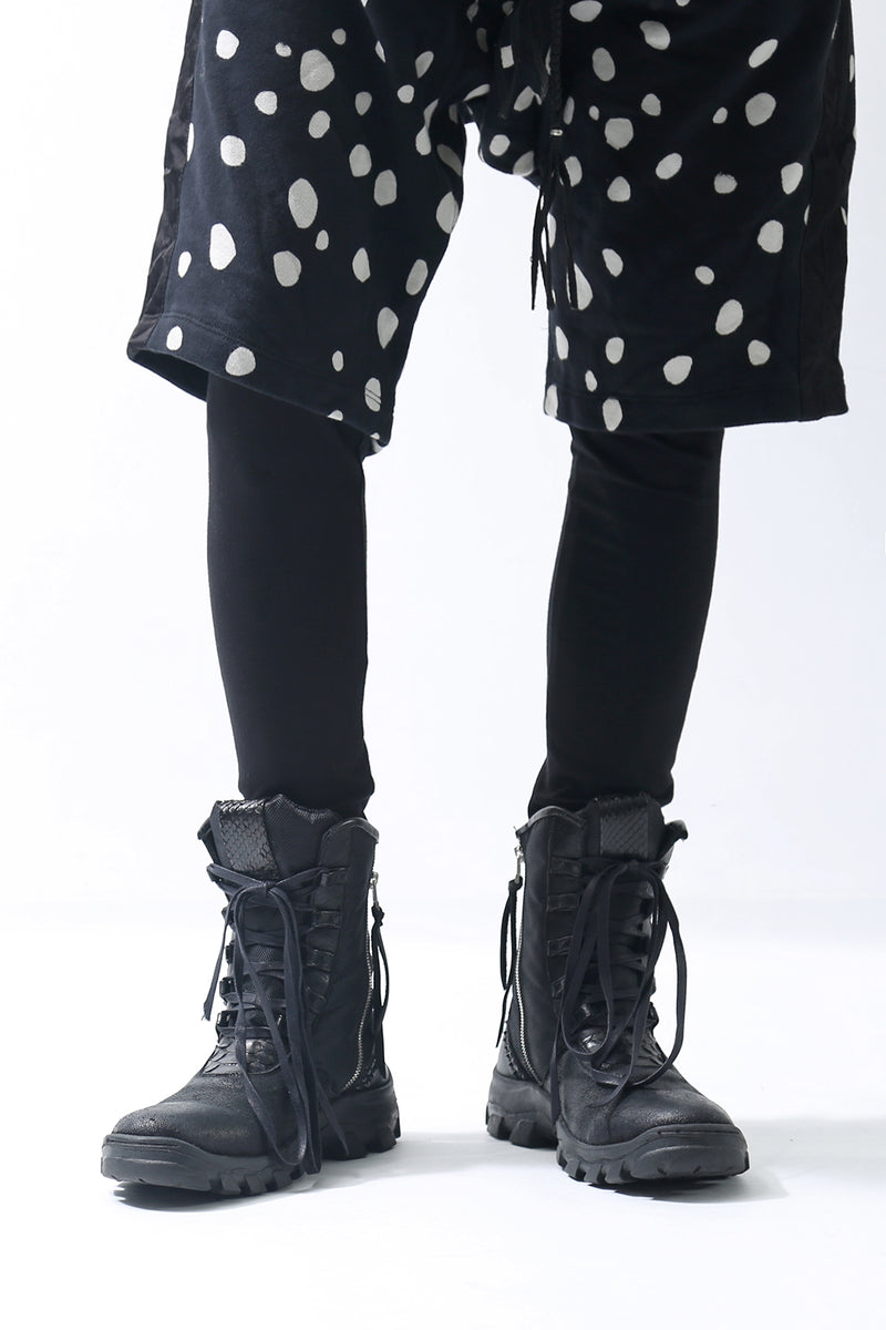 1801-BO08 Black Metal Sneaker 03