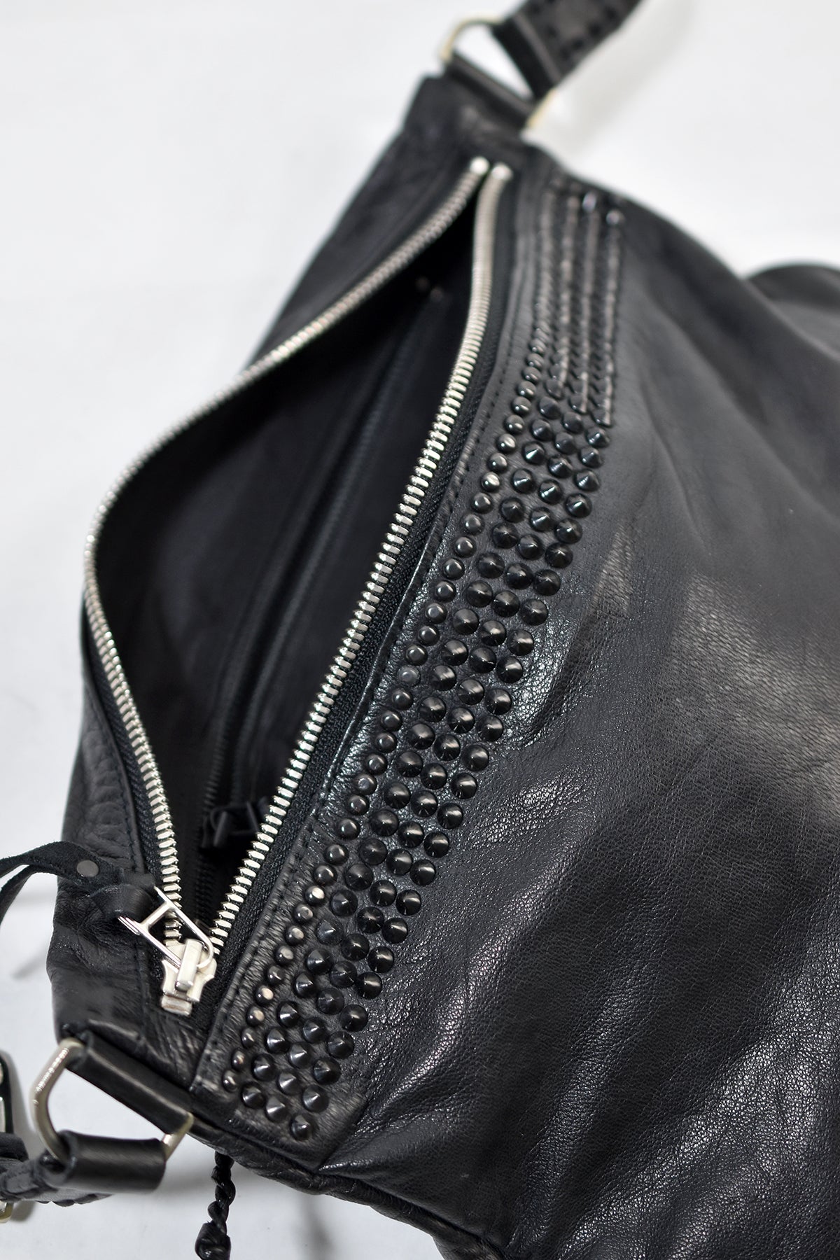 1902-BG05 Stingray Square Pouch