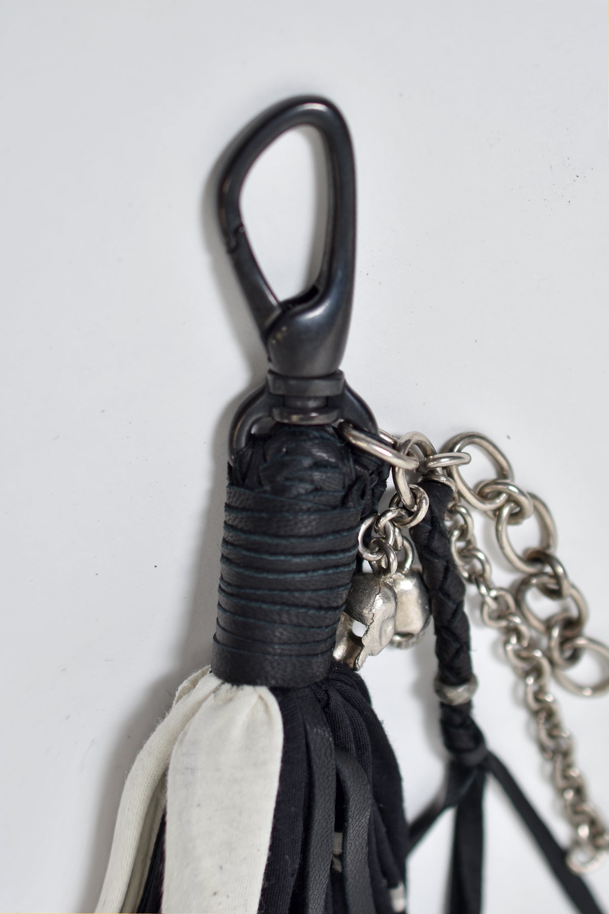 1802-AC01 Feather Hook 09