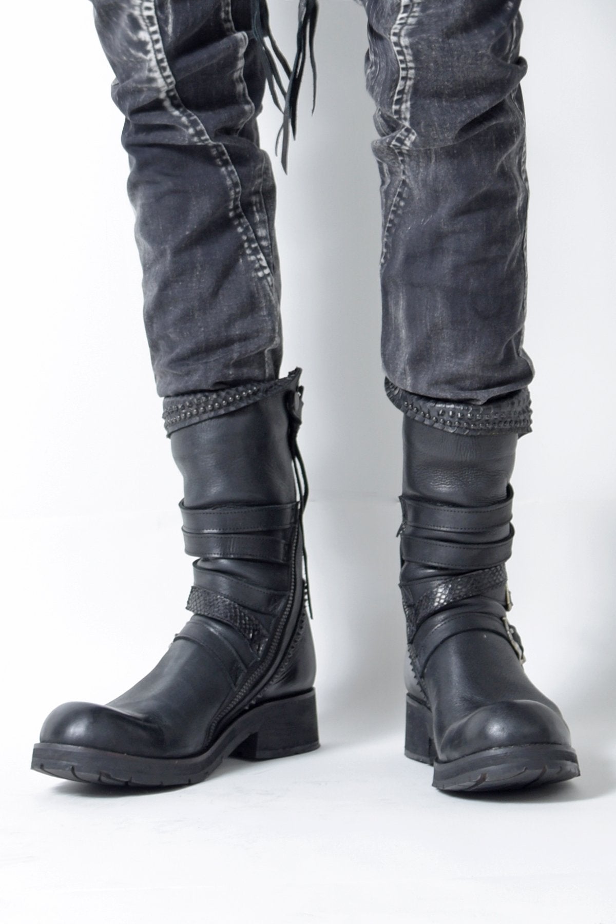 2102-BO04 Crush Strap Boots 02