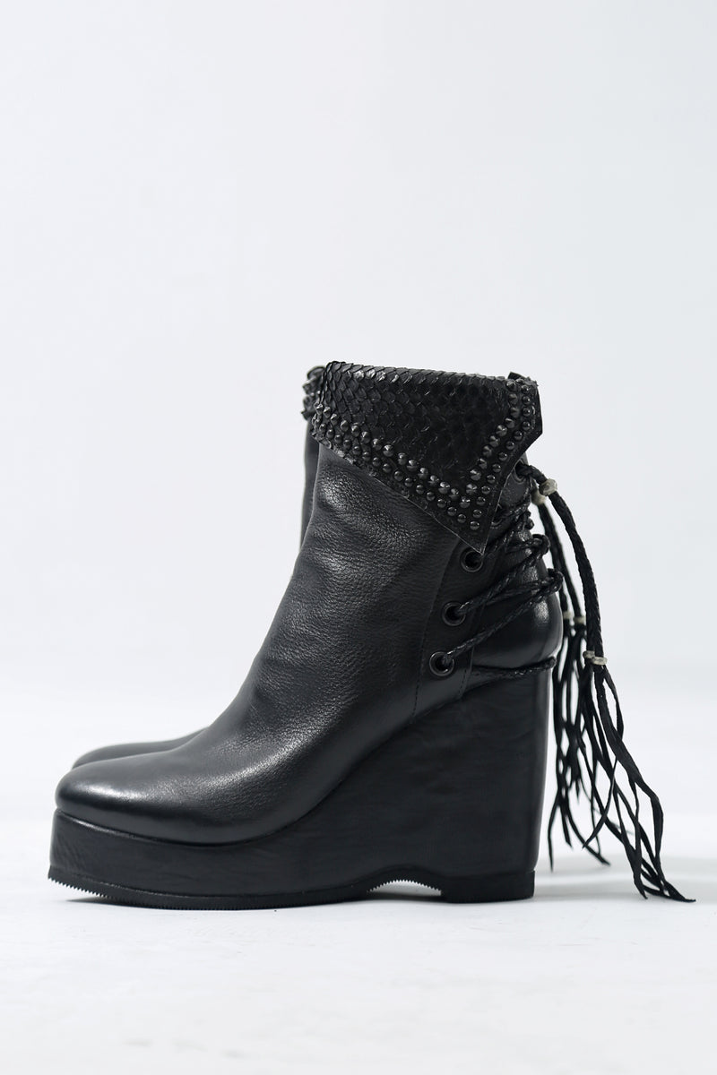 1602-BO02L Crush Braided Boots