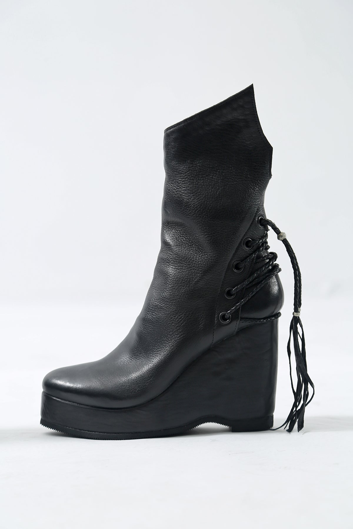 1602-BO02L Crush Braided Boots