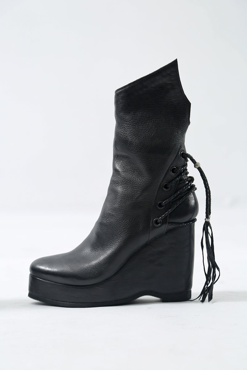 1602-BO02L Crush Braided Boots
