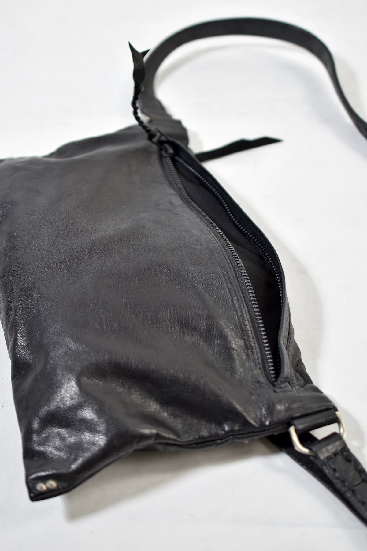 1902-BG05 Stingray Square Pouch