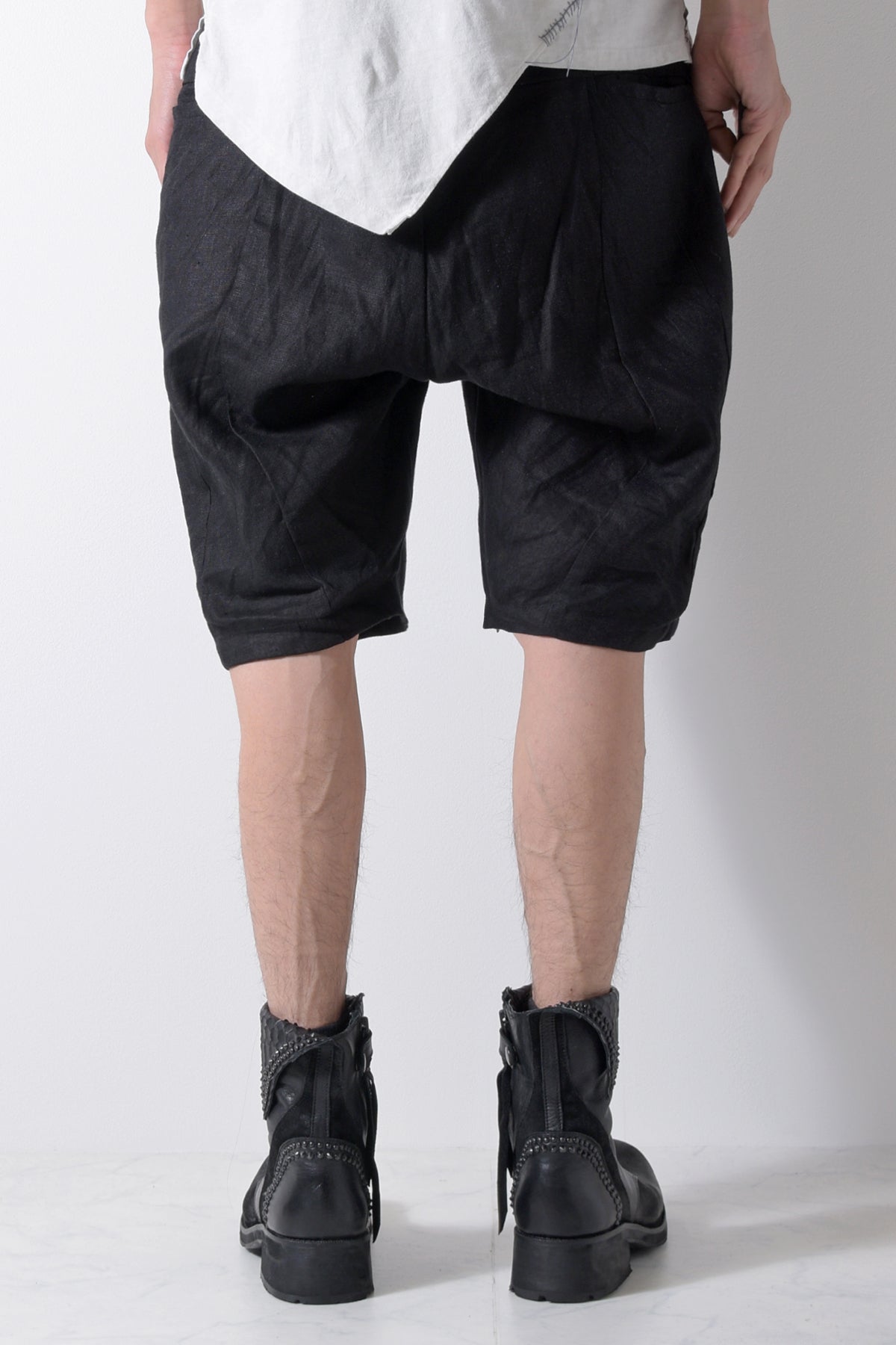 2201-PT04A Hand Stitched Linen Shorts 01 Black