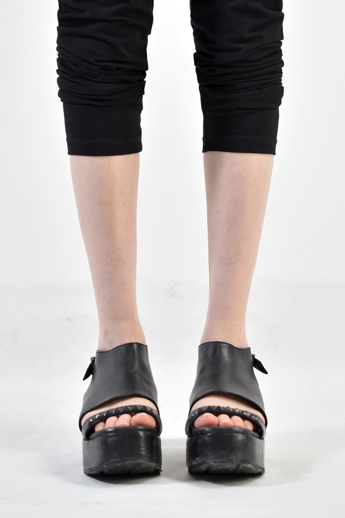 1801-BO04L Black Metal Sandal PMD