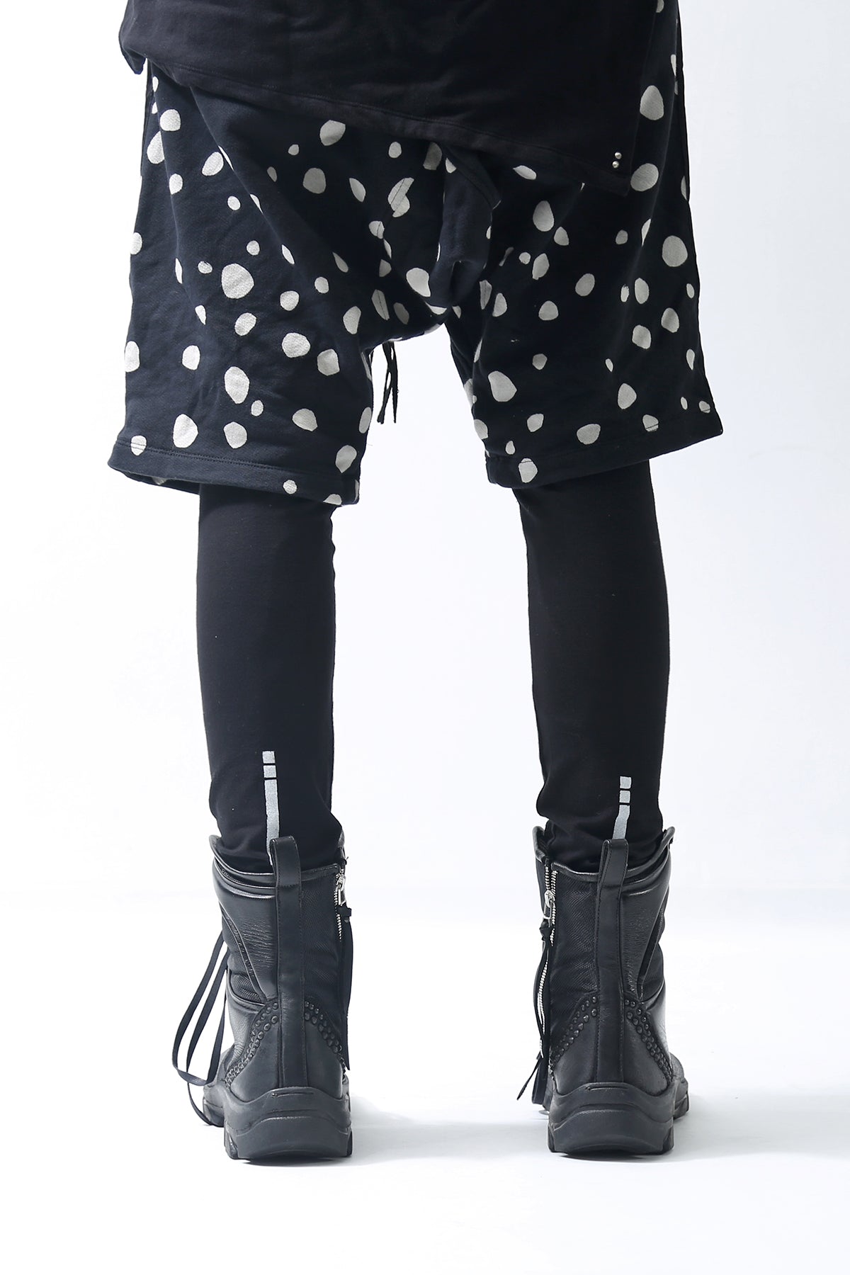 1801-BO08 Black Metal Sneaker 03